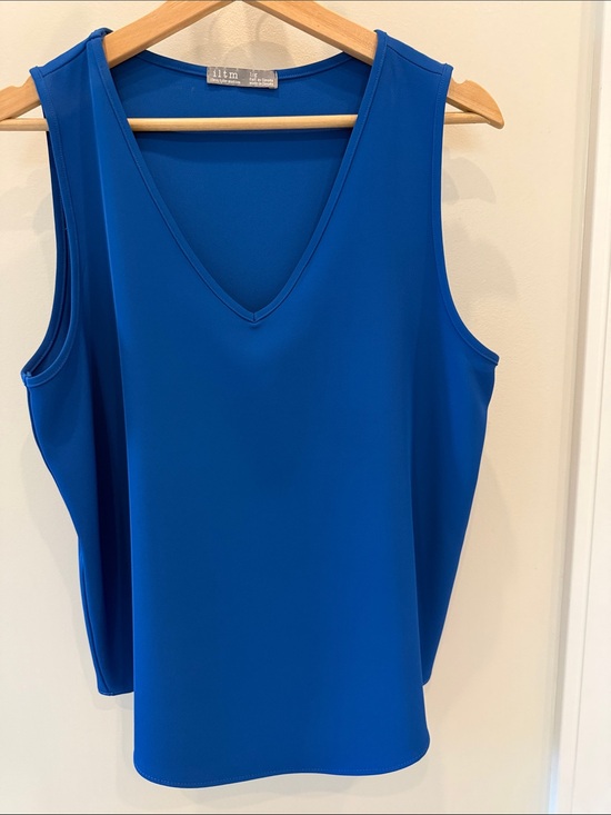 ILTM Tops - Sleeveless V-Neck Tank Top — Royal Blue by Wilt